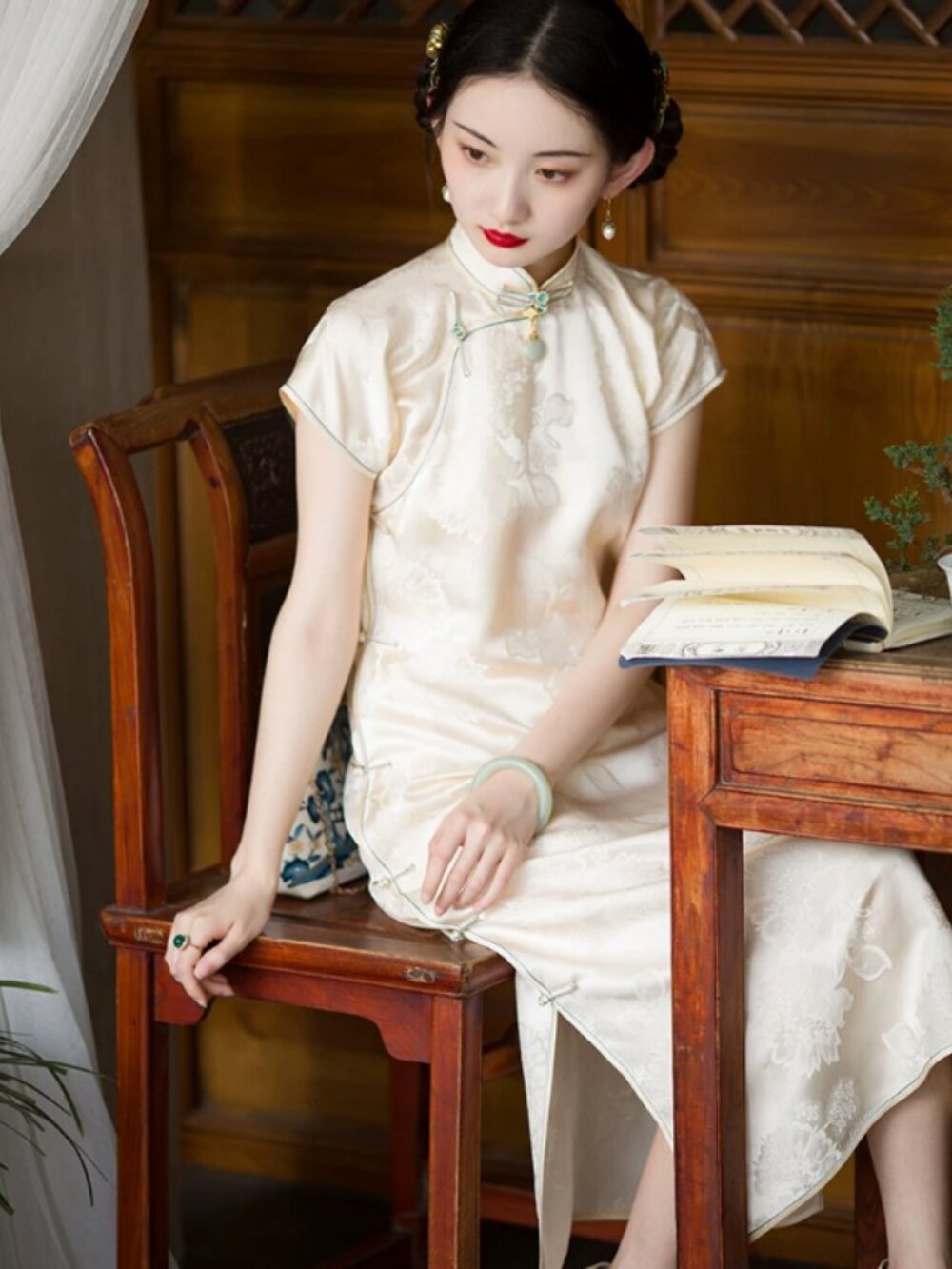 Chinese Silk Qipao Cheongsam Dress XS | Vintage-Inspired Jacquard Dress